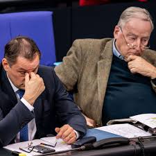 It looks like you may be having problems playing this video. Afd Chef Tino Chrupalla Bei Mutmasslichem Brandanschlag Verletzt Nun Ermittelt Das Lka Politik