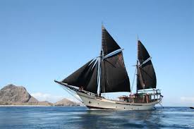 Okok dan caping pada perahu 4. Phinisi Kapal Tangguh Dari Tanah Sulawesi Bukan Pajokka