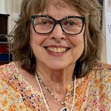 Lori Duff's Instagram, Twitter & Facebook