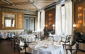 La réserve paris hôtel et spa souhaite combler les touristes avec le charme d'une maison haussmannienne agréablement située à deux pas du palais de l'elysée et face au grand palais. French Spa Break La Reserve Paris Luxury Travel Advisor