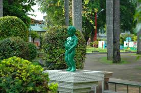 嘉義免費親子景點不能錯過這裡 kano園區+嘉義公園 一起玩 大約可停留半天的時間 園區裡不但有豐富自然景觀 還有小孩最愛的遊戲場，以及kano主題造景 包含巨型棒球、巨型球棒和巨大的手套哦! å˜‰ç¾©å…¬åœ'æœ‰ å°¿å°¿å°ç«¥ 76å¹´æ­·å² ç¨šæ°£ ä¸è¼¸æœ¬å°Š Ettodayåœ°æ–¹æ–°èž Ettodayæ–°èžé›²