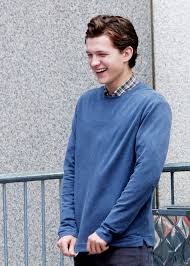 Marvelheroes Tom Holland On Set Of His Upcoming Movie Tom Holland Peter Parker Tom Holland Spiderman Tom Holland Imagines