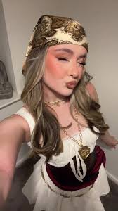 Halowwen Makeup with A Pirate Outfit