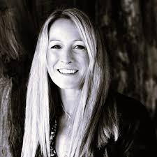 Dr Felicity Saunders