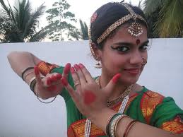 A detailed step by step video tutorial for bharatanatyam make up, hair do by gayathri menon. How To Wear A Bharatanatyam Dance Dress 12 Steps With Pictures Instructables