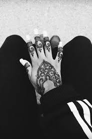 Looking for simple and easy mehndi designs? 40 Delicate Henna Tattoo Designs