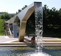 Si En Invierno Quiero Una Chimenea En Verano Quiero Una Fuente Cinco Fuentes De Ensueno Arquitectura Del Agua Arquitectura De Paisaje Disenos De Jardines