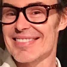 Estás en los corazones de todos los que te conocimos y tuvimos el placer y  regalo de contar con tu amistad, el honor de que creyeras en uno y la dicha  de