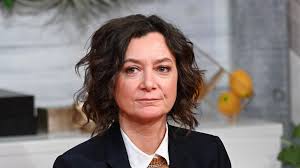 Sara gilbert is an american actress, director, and producer known for her role as darlene conner on the abc sitcom roseanne, for which she r. The Big Bang Theory Sarah Gilbert Ehe Aus Mit Linda Perry Intouch
