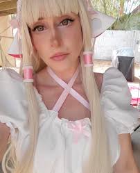 Cosplayer shares progress and projects