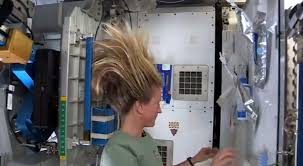 Astronaut Hygiene How To Wash Your Hair In Space Video Ruimtevaart Heelal Het Heelal