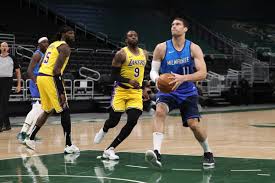 The understaffed los angeles lakers faced the l.a. Milwaukee Bucks Vs Los Angeles Lakers Preview Bright Lights Fewer Stars Brew Hoop