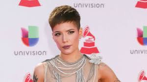 Am mittwoch hatte die schöne sängerin ihre treuen fans mit einer freudigen neuigkeit überrascht. Halsey Ist Wieder Schwanger Dasding