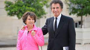 Le fils aîné des lang, appelé jack «par sympathie pour les anglais», raconte l'aventure comme un film de cape et d'épée. Le Traiteur Libanais Noura Reclame 41 000 Euros De Repas Impayes A Jack Lang Et Sa Femme