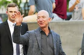 He will step down as ceo to become executive chairman in july 2021. Amazon Chef Jeff Bezos Wie Jeff Bezos Unseren Konsum Verandert Hat Wirtschaft Stuttgarter Zeitung