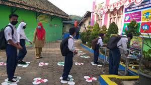 Angka partisipasi pendidikan oleh anak usia sekolah di indonesia disebut meningkat tiap tahunnya. Pemerintah Buka Sekolah Tatap Muka Januari 2021 Tapi Bukan Kewajiban Berikut Syaratnya Halaman 2 Tribun Banten