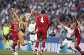 Portugal, italy and venezuela come to the party Die 18 Minute Des Champions League Finales Eine Flitzerin Lauft Uber Das Feld Und Wird Beruhmt Nun Wurd Das Instagram Profil Von Kinsey Wolanski Geloscht Stuttgarter Nachrichten