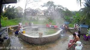 Kolam air panas alami atau sering juga disebut dengan danau termal memiliki sumber air hangat yang berasal dari dalam bumi. Hot Spring Selayang Youtube