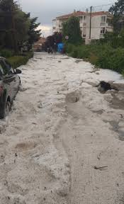 Αναστάτωση προκάλεσε στους κατοίκους της κοζάνης, η σεισμική δόνηση μεγέθους 4,7 βαθμών της κλίμακας ρίχτερ που σημειώθηκε λίγο πριν από…. Kakokairia Isxyrh Xalazoptwsh Sthn Kozanh Asprisan Ta Panta Eikones Binteo Lifo