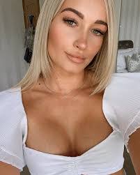 Samantha Strand's Instagram, Twitter & Facebook