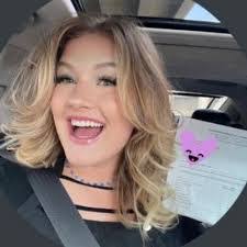 Ava Brooks's Instagram, Twitter & Facebook