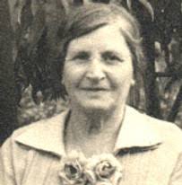 Polly Hatfield's Instagram, Twitter & Facebook