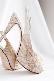 Merletto, scarpe, nastro di pizzo, scarpe da sposa, aplique in pizzo, scarpe di pizzo. Scarpe Da Sposa Alessandra Rinaudo 2015 La Nuova Collezione Foto Scarpe Da Sposa Scarpe Da Matrimonio Scarpe