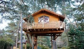 En el bosque peralta ramos, mar del plata, un complejo de 3 cabañas, que se encuentran al lado de nuestra casa donde vivimos desde 1989. Las Mejores Cabanas En Los Arboles Para Dormir En Espana La Espiga Digital