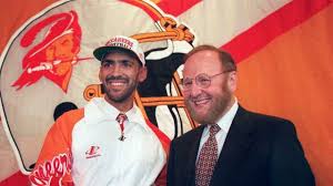 Official twitter of the super bowl lv champions. Malcolm Glazer Dead Manchester United And Tampa Bay Buccaneers Owner Dies At 85 The Independent The Independent