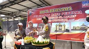 Semoga kita selalu diberikan kesehatan oleh allah. Https Jateng Tribunnews Com 2021 02 05 Wakapolres Wonogiri Pimpin Sidang Bp4r 4 Pasang Anggota Pertanyaan Ini Bikin Pengantin Tersipu Malu Https Cdn 2 Tstatic Net Jateng Foto Bank Images Pernikahan Polisi Wonogiri Jpg Bag Sumda Polres Wonogiri