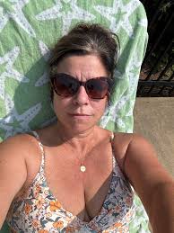 Having fun with my fixer upper listing- under contract in 3 days!  #realtorhumor #listorbuywithlori