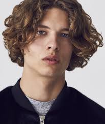 From short curly styles to long man buns, here are our favorite men's hairstyles for curly hair. The Best Men S Wavy Hairstyles For 2021