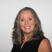 Lisa Syms's Instagram, Twitter & Facebook