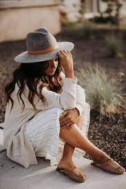Pin By Motle Moriana On Hats In 2021 Summer Hats For Women Women Hats Fashion Outfits With Hats