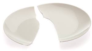 Breaking A Plate The Chinese Believe That The Breaking Of Plates Or Other Ceramics Is A Very Bad Omen And If This Happens To You Y Feng Shui Plates Ceramics