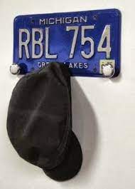 Rosely Pignataro Reciclando Placas De Carro License Plate Old License Plates Hat Rack