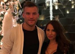 Жена вингера дортмундской «боруссии» и сборной украины андрея ярмоленко инна в интервью журналистам поделилась впечатлениями от переезда в германию. Zvezda Sbornoj Ukrainy Yarmolenko Stal Mnogodetnym Otcom Pervye Foto Semejstva Znaj Yua