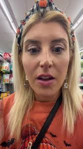 Melissa Hoare's Instagram, Twitter & Facebook