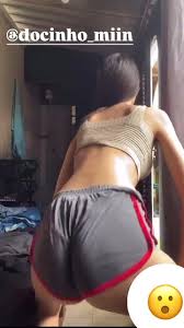 Yasmim Dorn3ll3 - Docinho_miin em momentos quentes