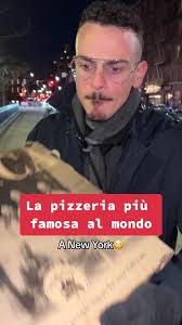 Il prezzo mi ha un po’ destabilizzato… rispetto ai 5 euro di quella a  Napoli🥲 #pizza #newyork #napoli