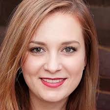 Lisa Stough's Instagram, Twitter & Facebook