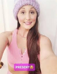 Rebecca Neaves's Instagram, Twitter & Facebook