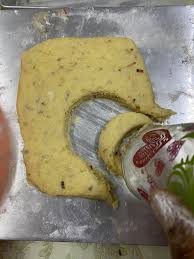 Ok berbalik kepada biskut ni, dalam resepi ni saya ada tambah kacang pecan selain kacang badam. Biskut Kelapa Rangup Ala Azlina Ina Senang Guna Sukatan Cawan Sedapnya Pa Ma