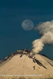 Volcan Popocatepetl En Erupcion Y Super Luna Popocatepetl Popocatepetl Volcano Moon