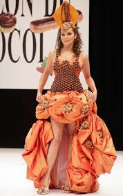Defile De Robes En Chocolat 2009 Idees De Mode Idees Vestimentaires Robe Fashion