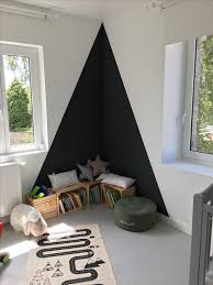 Chambre Enfant Coin Lecture Triangle Au Mur Peinture Noire Passion Livres Espace Detente Pour En 2020 Idee Deco Chambre Enfant Deco Chambre Enfant Chambre Enfant