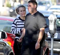 Actor jonah hill freaks out during a hostile interview while promoting the movie superbad. Jonahhill Shows Off Buff Muscles After Hitting The Gym With Girlfriend Celebrity Updates Celebrity Workout Celebrity Couples