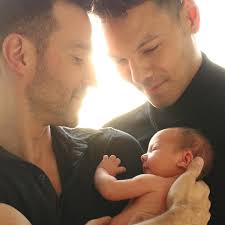 2022 a été une année extrêmement riche en projets, émotions et réussite  pour nous! Elle se termine en apothéose avec l'arrivée de notre petite  merveille! Noam Camille OTHMAN HAGUENAUER est arrivé le