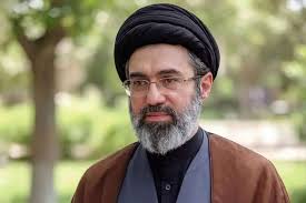 عکس کمتر دیده شده از رهبر انقلاب با مشت‌های گره کرده