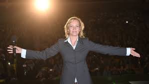 Volume 1 is a 2003 american martial arts film written and directed by quentin tarantino.it stars uma thurman as the bride, who swears revenge on a team of assassins (lucy liu, michael madsen, daryl hannah, and vivica a. Uma Thurman Explains How Kill Bill Role Empowered Women Variety